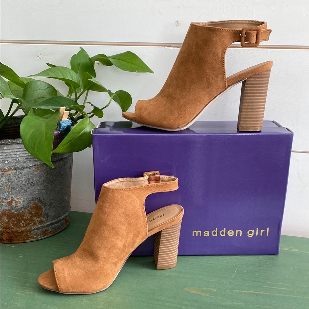 NWOT Madden Girl Tan Peep Toe Heeled Sandals
